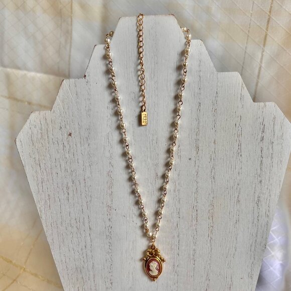 CAMEO Necklace, 1928 Brand Victorian Style Cameo Faux Pearl Necklace, Cameo - Picture 2 of 11